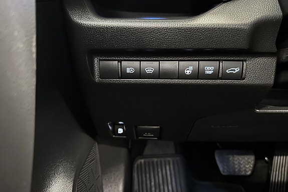 Toyota RAV4 Plug-in Hybrid 26 of 28