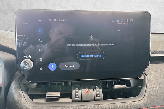 Toyota RAV4 Plug-in Hybrid 16 of 28