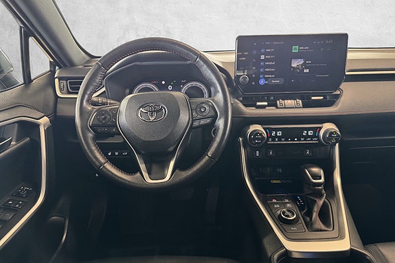 Toyota RAV4 Plug-in Hybrid 14 of 28