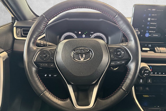 Toyota RAV4 Plug-in Hybrid 10 of 28