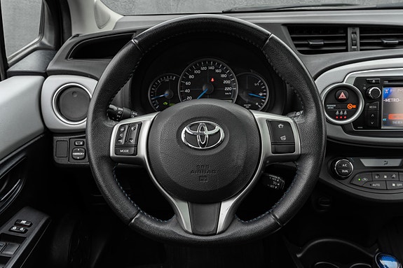 Toyota Yaris 14 of 30