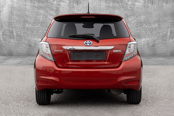 Toyota Yaris 7 of 30