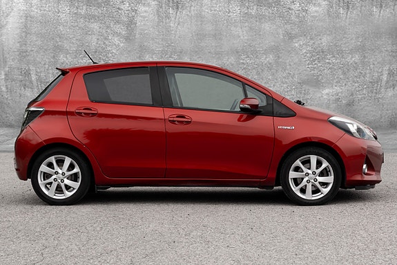 Toyota Yaris 10 of 30