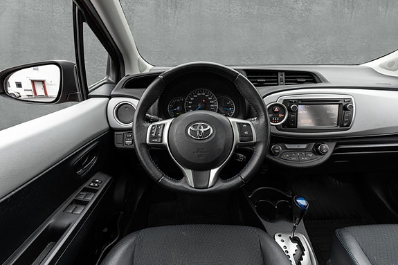 Toyota Yaris 13 of 30