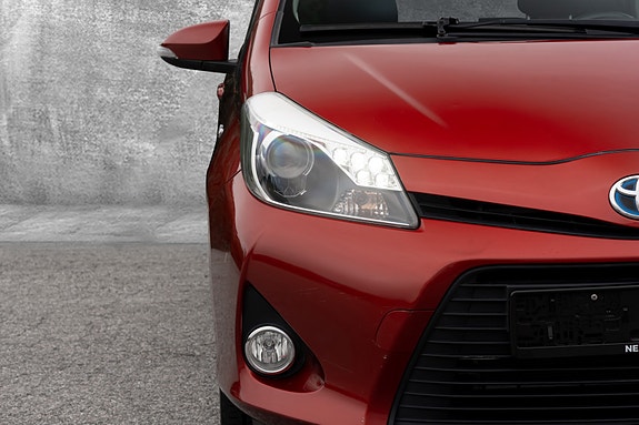 Toyota Yaris 4 of 30