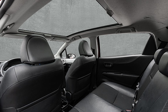Toyota Yaris 30 of 30
