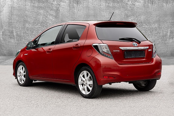 Toyota Yaris 5 of 30