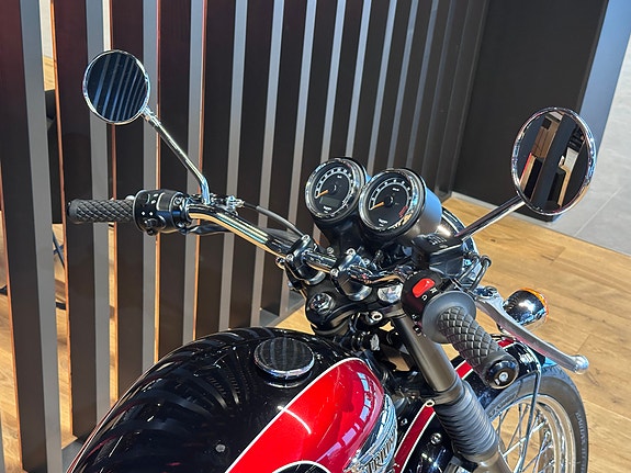 Triumph Bonneville T100 6 of 10
