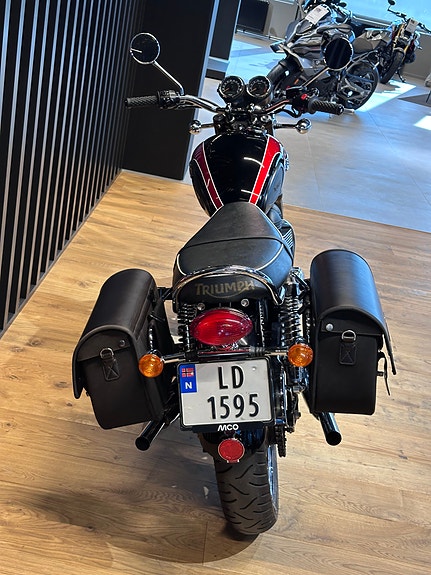Triumph Bonneville T100 9 of 10
