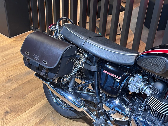 Triumph Bonneville T100 5 of 10