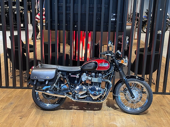 Triumph Bonneville T100 2 of 10