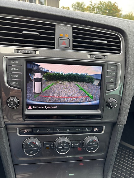 Volkswagen e-Golf VII 7 of 22