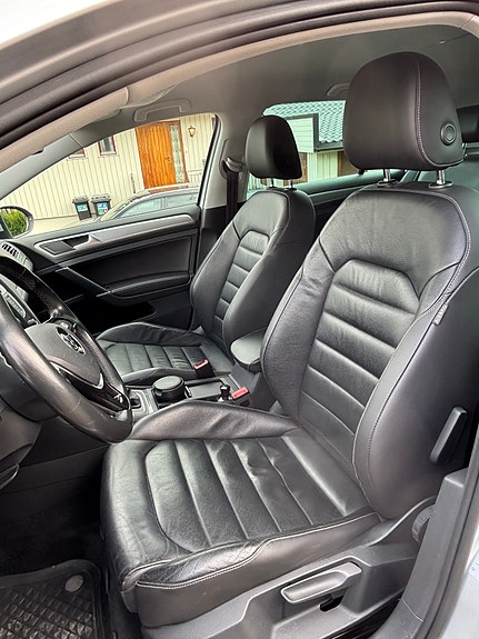 Volkswagen e-Golf VII 9 of 22