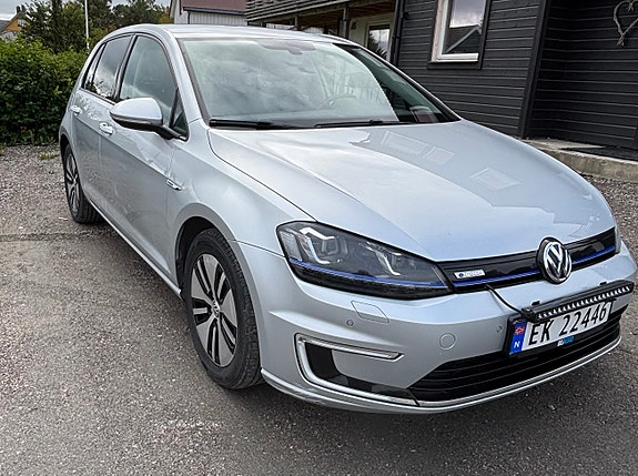 Volkswagen e-Golf VII 3 of 22