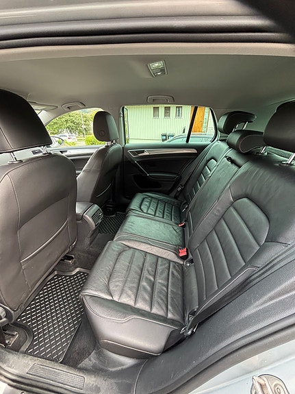 Volkswagen e-Golf VII 10 of 22