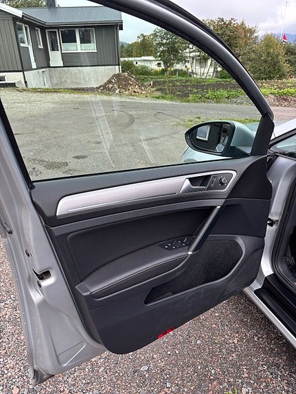 Volkswagen e-Golf VII 16 of 22