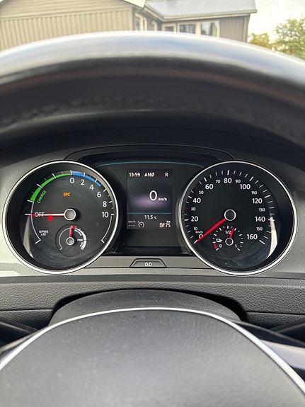 Volkswagen e-Golf VII 8 of 22