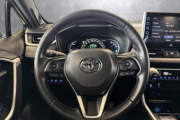 Toyota RAV4 Plug-in Hybrid 10 of 30