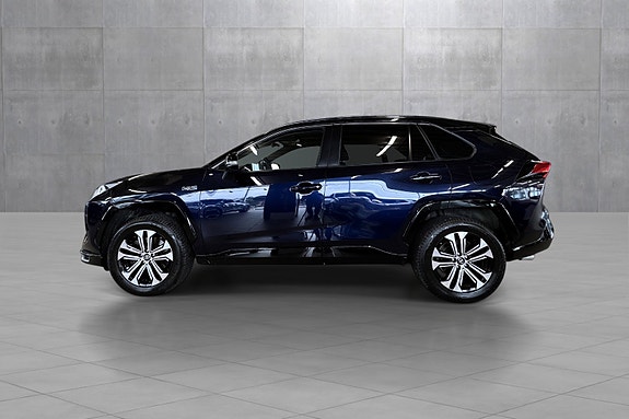 Toyota RAV4 Plug-in Hybrid 2 of 30