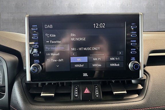 Toyota RAV4 Plug-in Hybrid 14 of 30