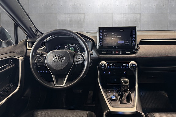 Toyota RAV4 Plug-in Hybrid 13 of 30