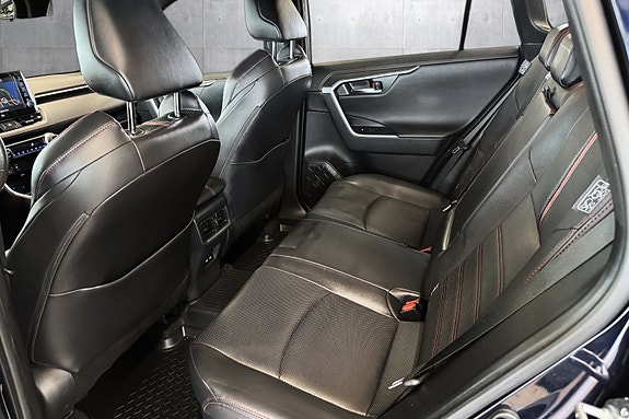 Toyota RAV4 Plug-in Hybrid 18 of 30