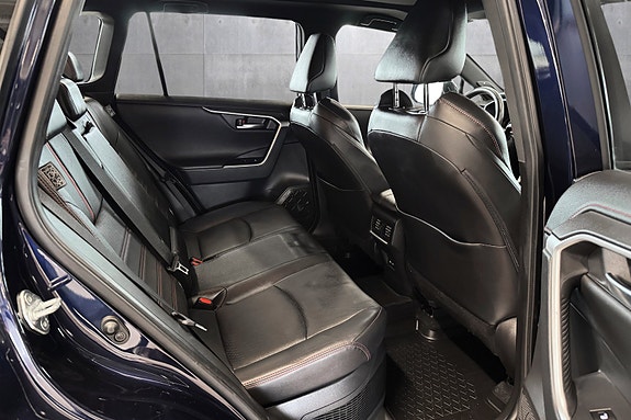 Toyota RAV4 Plug-in Hybrid 23 of 30