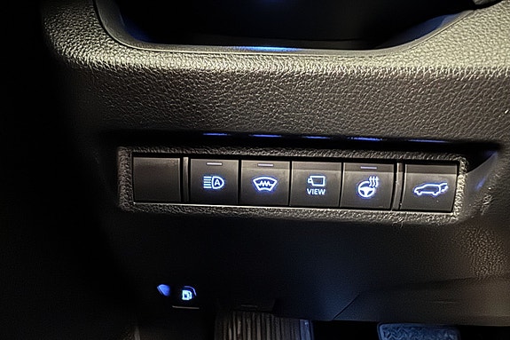 Toyota RAV4 Plug-in Hybrid 28 of 30
