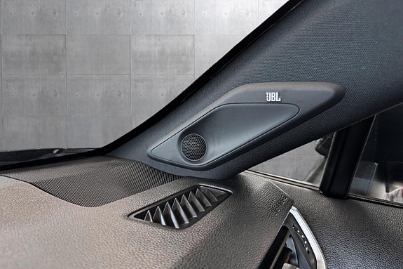 Toyota RAV4 Plug-in Hybrid 26 of 30
