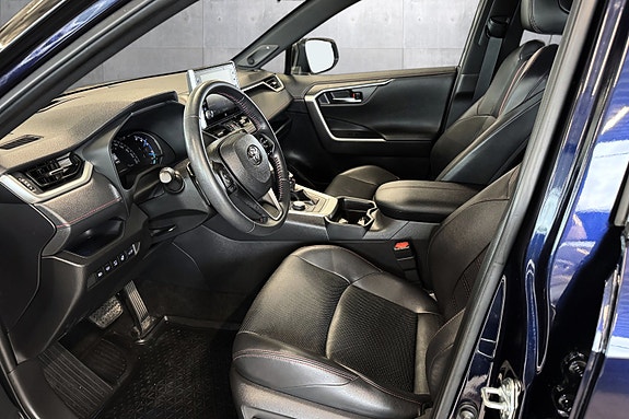 Toyota RAV4 Plug-in Hybrid 9 of 30