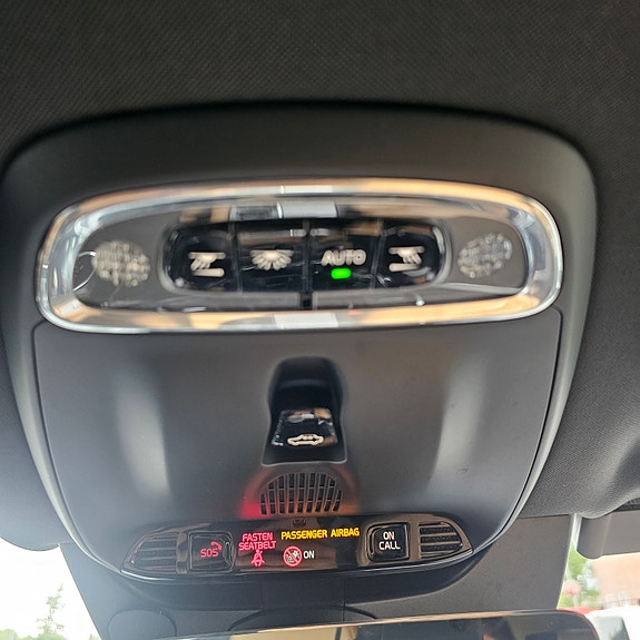 Volvo XC90 26 of 30