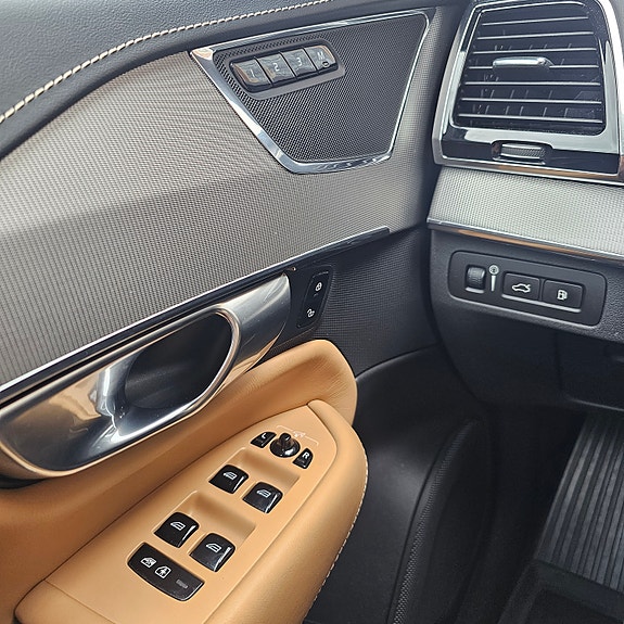 Volvo XC90 29 of 30