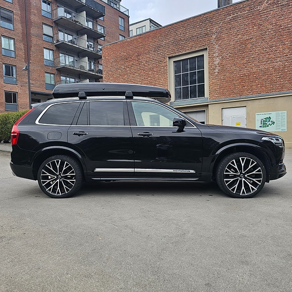 Volvo XC90 2 of 30