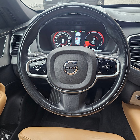 Volvo XC90 21 of 30