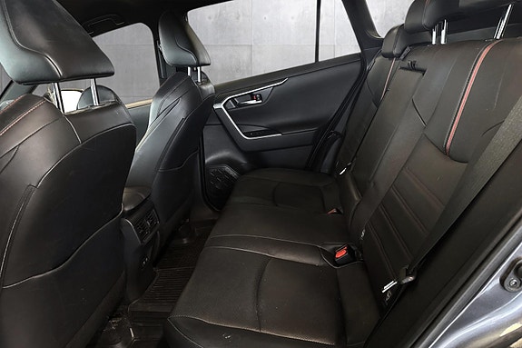 Toyota RAV4 Plug-in Hybrid 19 of 25