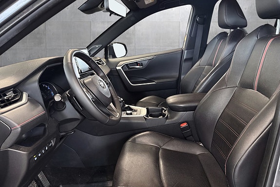 Toyota RAV4 Plug-in Hybrid 9 of 25