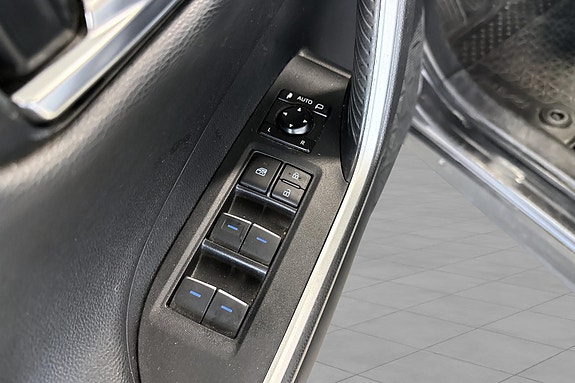 Toyota RAV4 Plug-in Hybrid 23 of 25