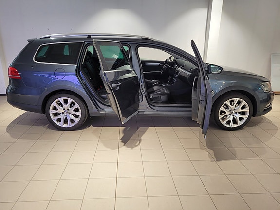 Volkswagen Passat Alltrack 3 of 11