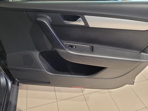Volkswagen Passat Alltrack 7 of 11