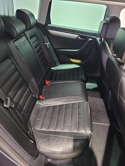 Volkswagen Passat Alltrack 8 of 11