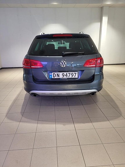 Volkswagen Passat Alltrack 10 of 11