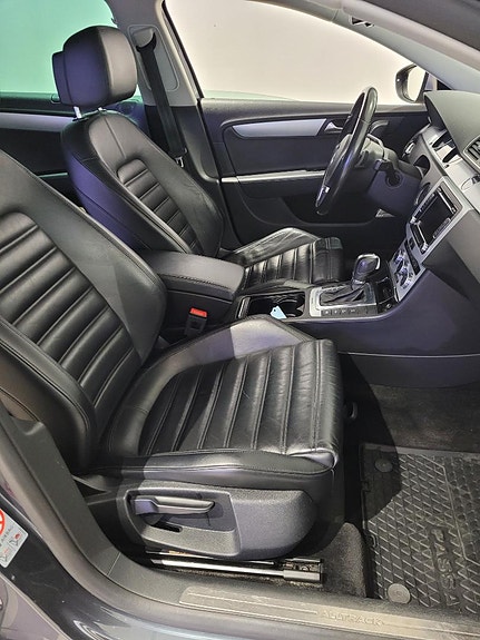 Volkswagen Passat Alltrack 4 of 11
