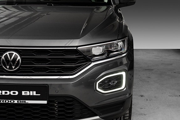 Volkswagen T-Roc 4 of 23