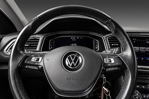 Volkswagen T-Roc 10 of 23
