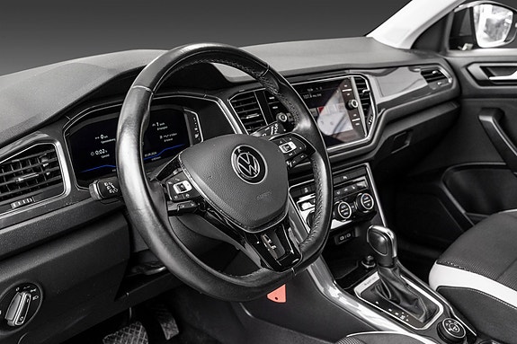 Volkswagen T-Roc 18 of 23