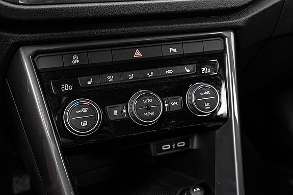 Volkswagen T-Roc 16 of 23