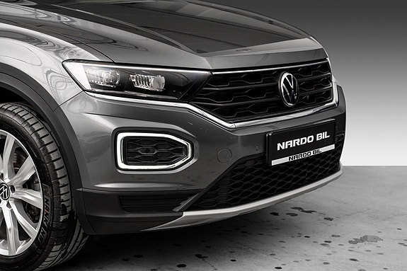 Volkswagen T-Roc 2 of 23