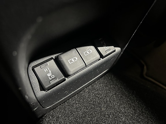 Lexus UX300e 6 of 11