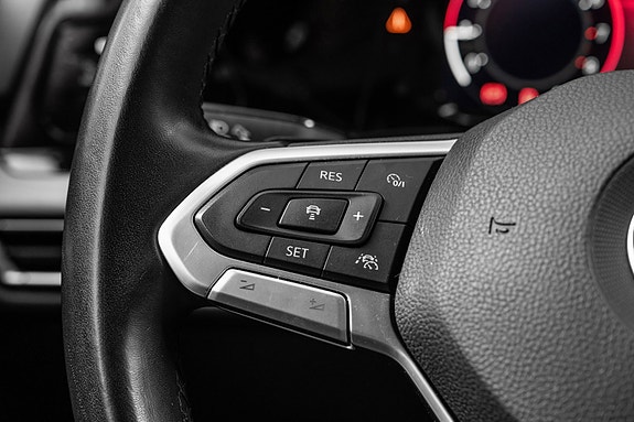 Volkswagen Golf VIII 18 of 30