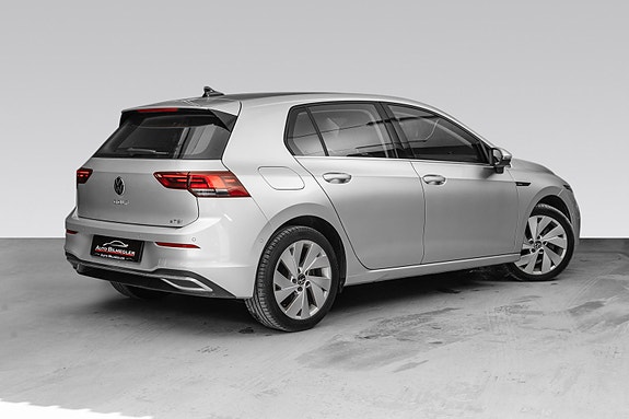 Volkswagen Golf VIII 2 of 30